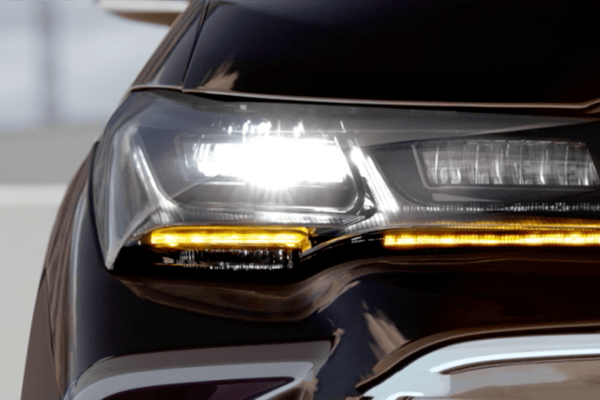 SIGNATURE LIGHTING WITH DYNAMIC TURN SIGNALS